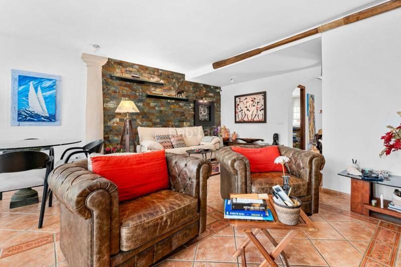 Foto 45311553-3784-4bc7-b153-17c396054314. Casa adossada amb aparcament a Seghers Estepona