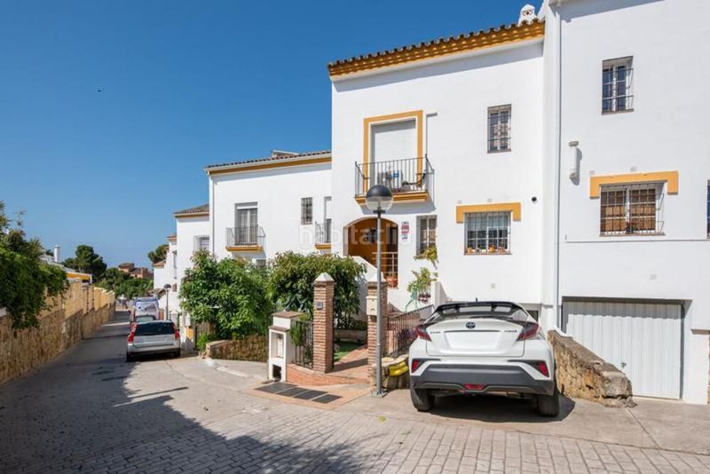 Foto 8a6281fc-8fd8-4543-83b1-69d4e7b18de2. Casa adossada amb aparcament a Seghers Estepona
