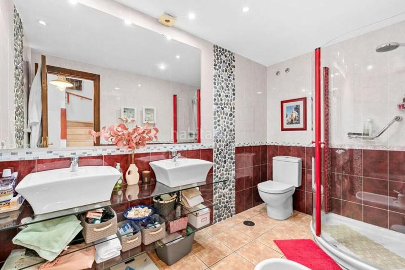 Foto 8e8c74af-9ff3-44a4-b7f7-58ae2a8c6e8a. Casa adossada amb aparcament a Seghers Estepona