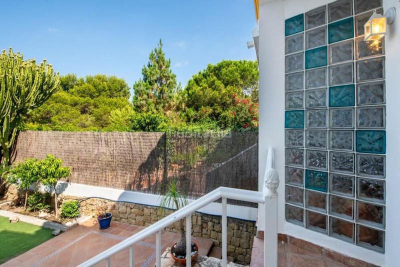 Foto e6e4e51f-1767-44b9-adc1-c3be8a472425. Casa adossada amb aparcament a Seghers Estepona