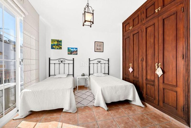 Foto f09819b6-446b-415f-b2c6-0662e2d954a4. Casa adossada amb aparcament a Seghers Estepona