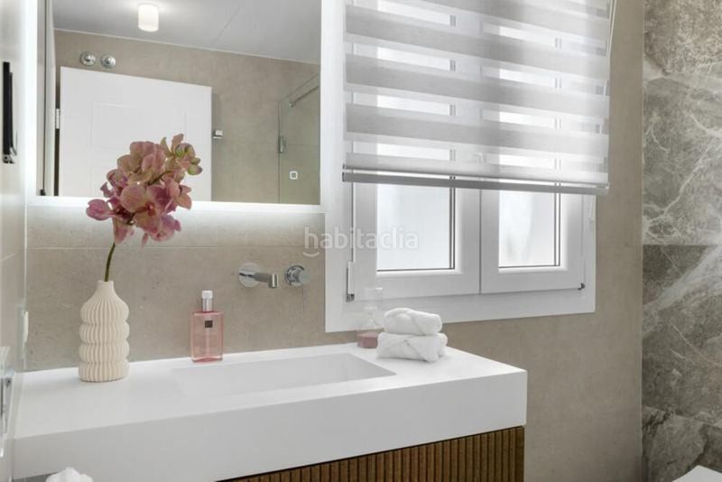 Foto c79b1633-3d8c-46d4-9791-5ca707c02e7b. Àtic amb calefacció aparcament piscina a Nueva Andalucía centro Marbella