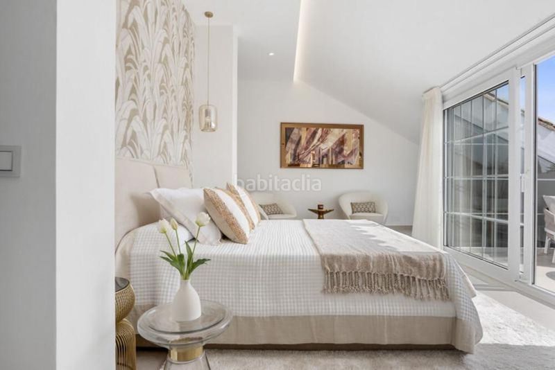 Foto dacd80d2-3aab-4a5d-b28c-fb5ee8b6c585. Àtic amb calefacció aparcament piscina a Nueva Andalucía centro Marbella