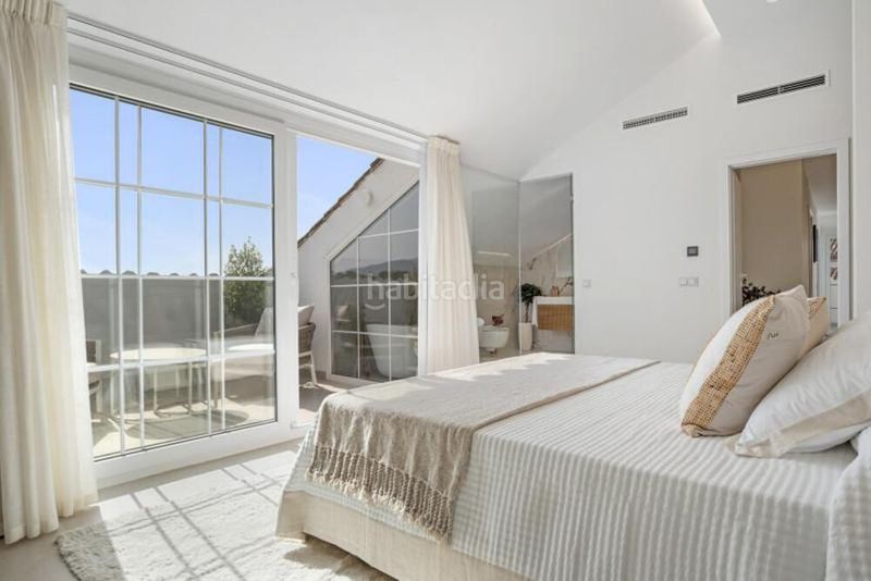 Foto e52d3968-9800-44c7-93d7-1a8a9df169fd. Àtic amb calefacció aparcament piscina a Nueva Andalucía centro Marbella