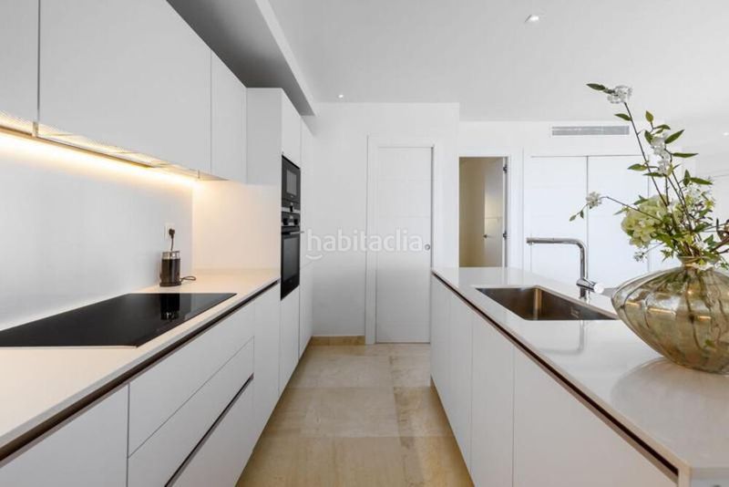 Foto 003b9d54-879d-4c2b-b909-2274f3e7b23e. Apartament amb aparcament piscina a Los Naranjos Marbella