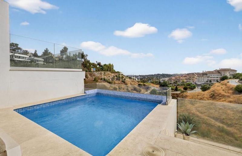 Foto 246f825a-7a34-4efd-b5bd-5951eef8353a. Apartament amb aparcament piscina a Los Naranjos Marbella