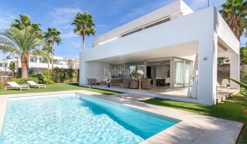 Foto 1bdbce16-e4a9-40c7-8e70-b808d89bfd56. Casa amb aparcament piscina a Río Real Marbella