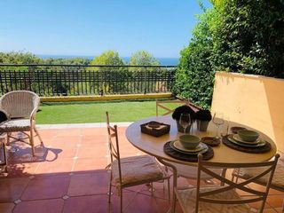 Miete Erdgeschoss in Sierra Blanca. Elegante apartamento en planta baja de dos dormitorios con vista