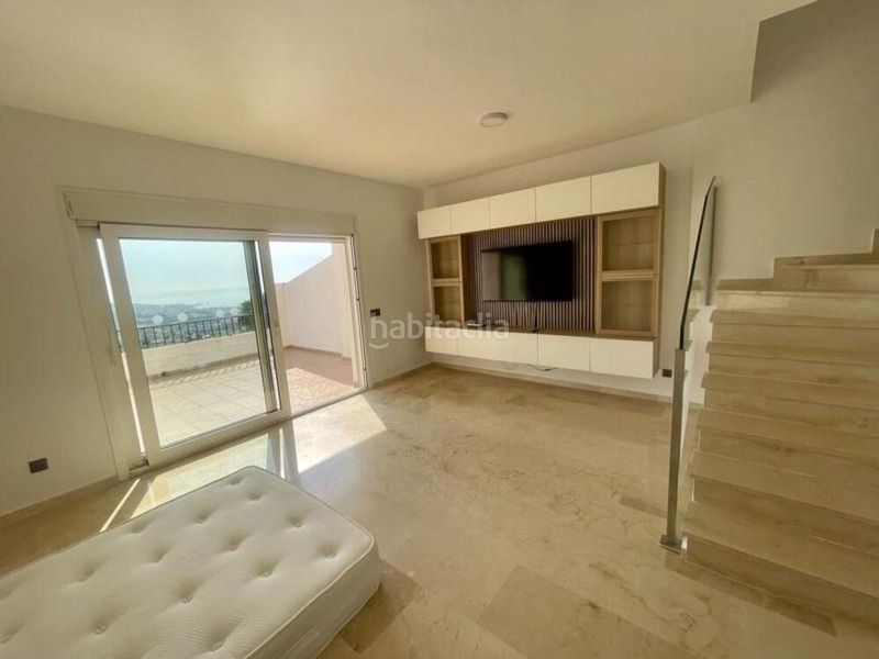 Foto 42130dac-83c6-4d52-bb6f-84fb296c6aaf. Casa adossada amb aparcament piscina a Manilva pueblo Manilva