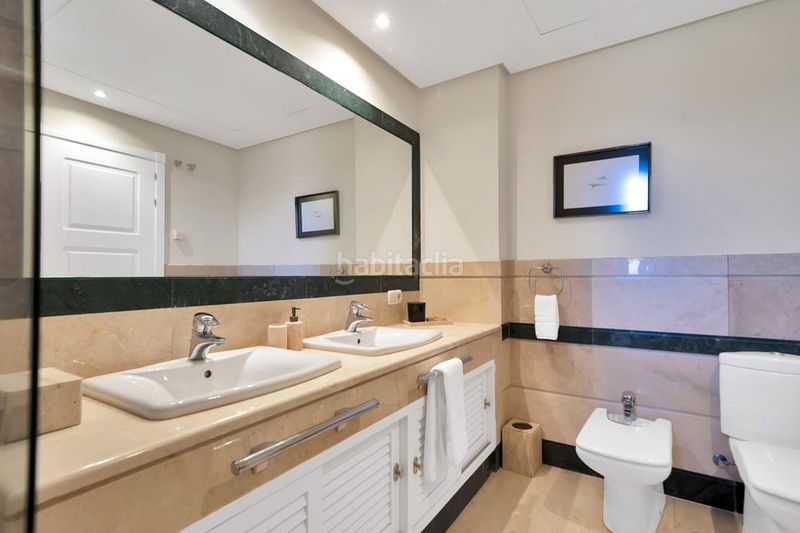 Foto 132785bc-44c6-487b-943a-3c8ee14c58cb. Apartament amb calefacció aparcament piscina a bahía de Marbella Marbella