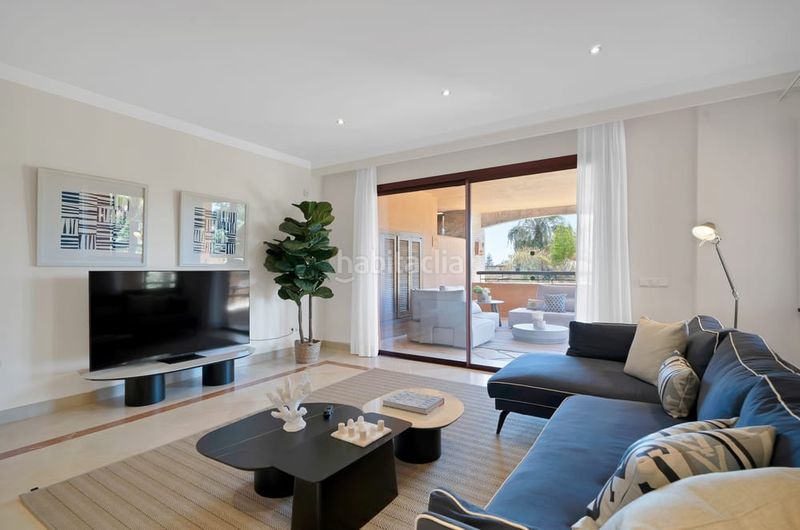 Foto e8bc4a05-b3f6-44e2-9960-5db853443e73. Apartament amb calefacció aparcament piscina a bahía de Marbella Marbella
