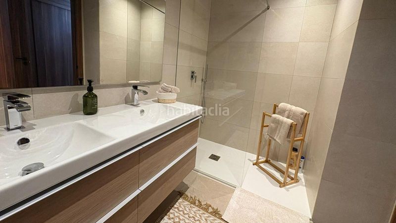 Foto a680fabe-1009-428d-b686-97ae74477122. Lloguer àtic amb aparcament piscina a Los Naranjos Marbella