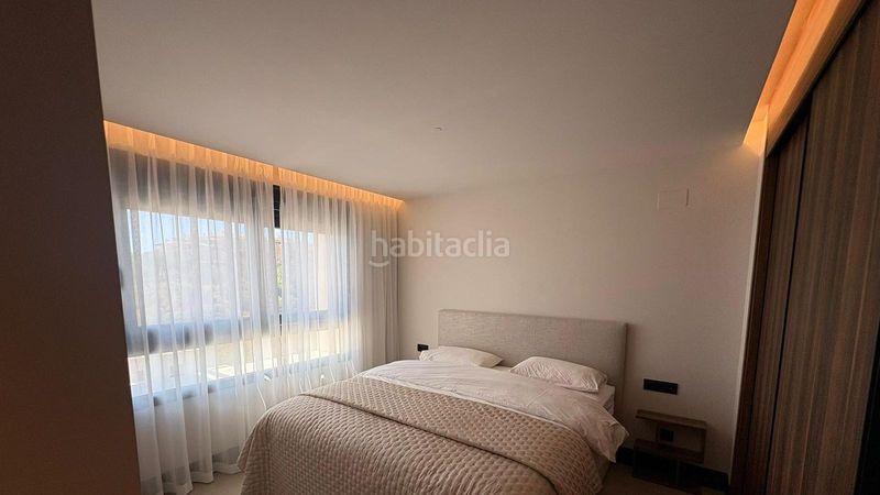 Foto ee1371f0-6e22-41ab-a926-0357c3216fab. Lloguer àtic amb aparcament piscina a Los Naranjos Marbella
