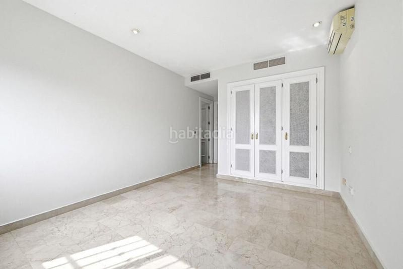 Foto 1bdec389-ee0d-4da6-af5d-feb1aa043bb2. Casa adossada amb aparcament piscina a Nueva Andalucía centro Marbella