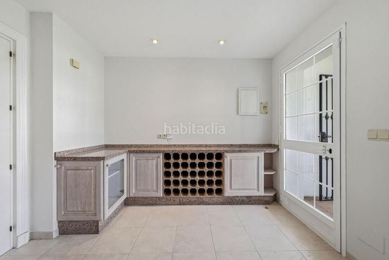 Foto 1ee488db-024b-4fd8-92c4-9747d7a0d14e. Casa adossada amb aparcament piscina a Nueva Andalucía centro Marbella