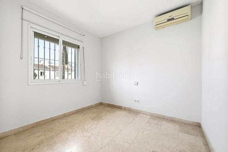 Foto 33cdac7b-9bd2-4d47-a353-b48ce0e0ab32. Casa adossada amb aparcament piscina a Nueva Andalucía centro Marbella