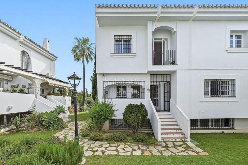 Foto 688d8451-e1b4-4fb4-8dfc-531b55b11c76. Casa adossada amb aparcament piscina a Nueva Andalucía centro Marbella