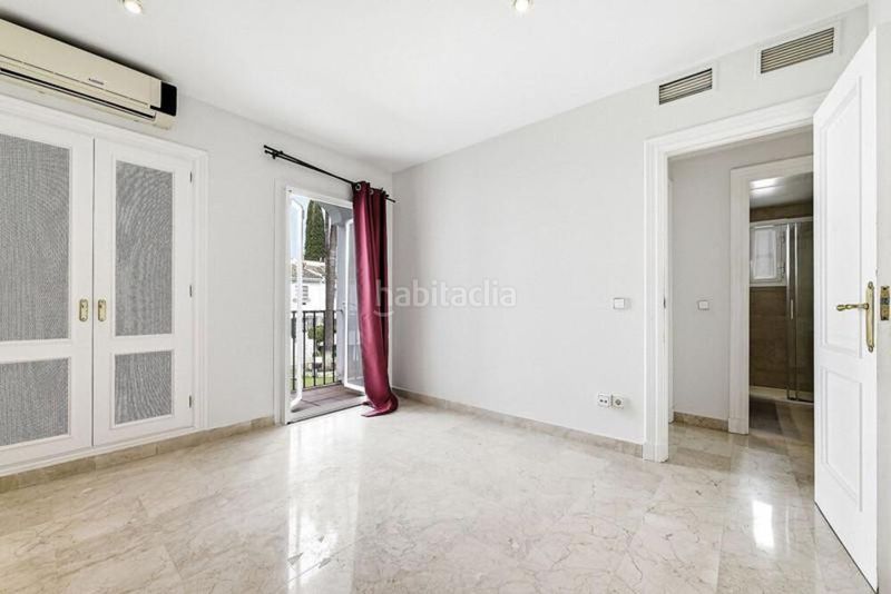 Foto 6b60f850-039b-41c4-9736-72505df645ff. Casa adossada amb aparcament piscina a Nueva Andalucía centro Marbella