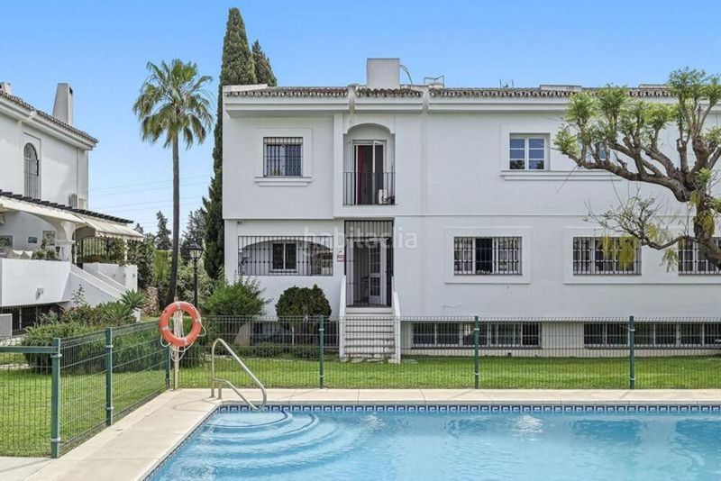 Foto b2905089-89a7-42b0-9976-97a18b61e16c. Casa adossada amb aparcament piscina a Nueva Andalucía centro Marbella
