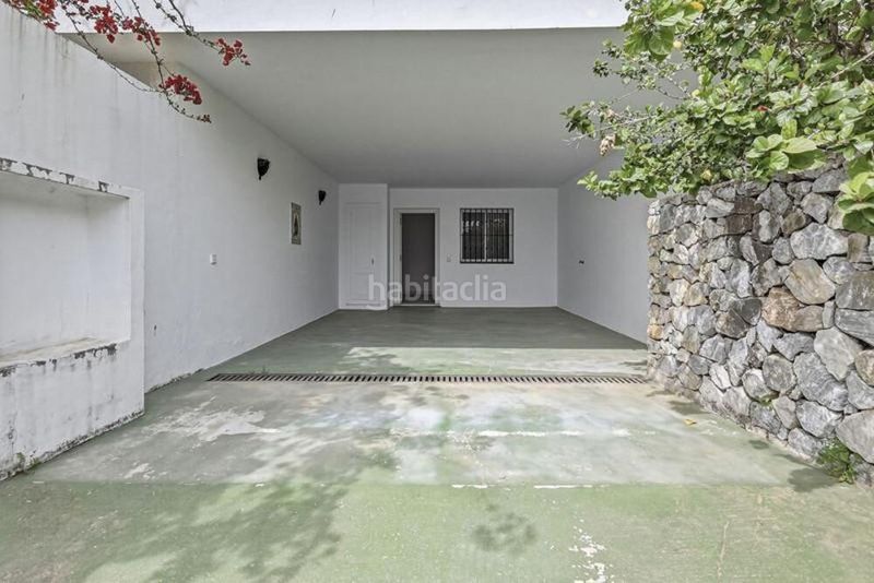 Foto bc97d0a9-4d26-4195-b563-81e21af5e1e7. Casa adossada amb aparcament piscina a Nueva Andalucía centro Marbella