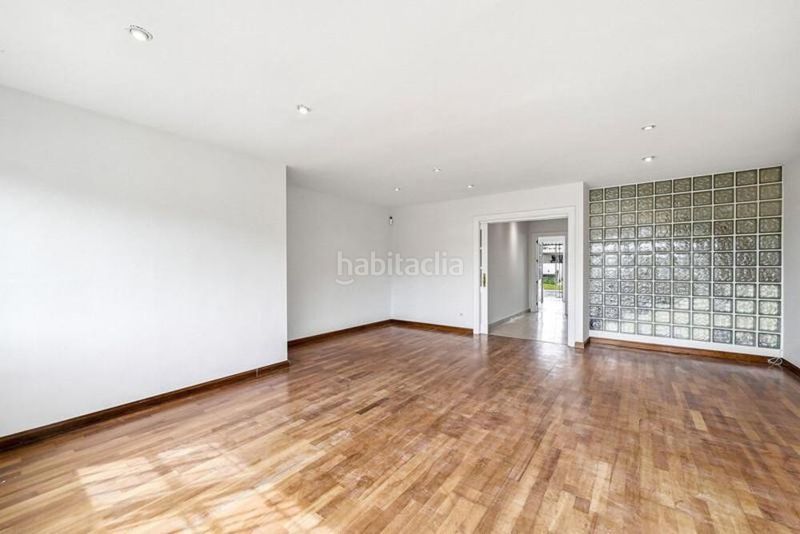 Foto fc9b1bc6-883b-4dab-bddc-fb7dd6fe3944. Casa adossada amb aparcament piscina a Nueva Andalucía centro Marbella