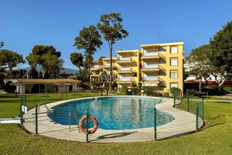 Foto 4093c4c8-09a0-49bf-a55d-5be4d09957b5. Apartament amb aparcament piscina a Guadalmansa Estepona