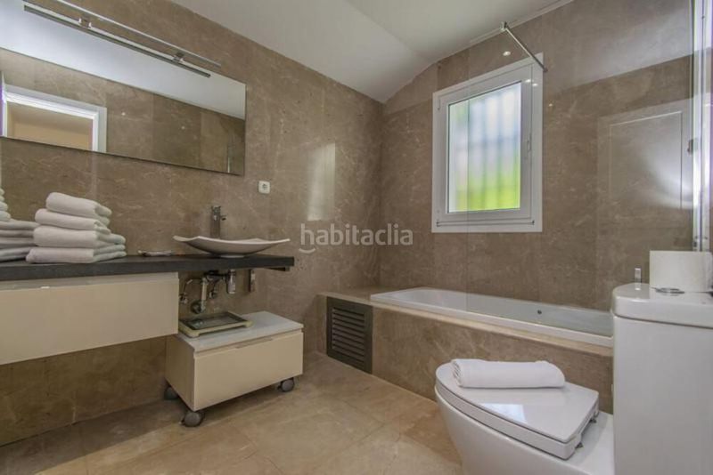 Foto 062ad97c-37fb-4865-af4b-2c9185e649e8. Casa amb aparcament piscina a Casco Antiguo Marbella