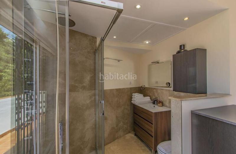 Foto 0d94f42c-83aa-47a2-b0f2-b8e4b33283e5. Casa amb aparcament piscina a Casco Antiguo Marbella