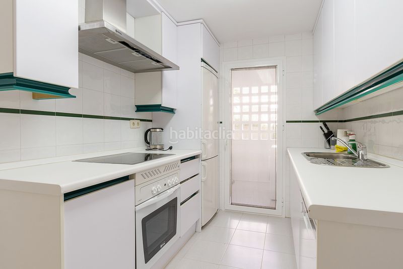 Foto f3fc81a3-6e2b-41b0-bdc1-f5119f498582. Affitto piano terra con parcheggio piscina in La Dama de Noche - La Alzambra Marbella