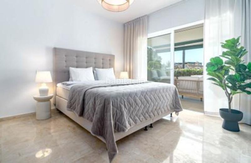 Foto 0356e49f-398d-46f8-8a2d-f54e2d0873bc. Miete erdgeschoss mit parking pool in Las Brisas Marbella
