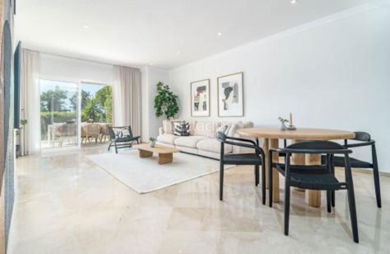 Foto 0f8e5581-ab82-494a-ab05-978692aa3e6e. Miete erdgeschoss mit parking pool in Las Brisas Marbella