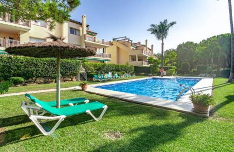 Foto a5cc3fdb-80bf-42c3-96de-347d79e8f4c6. Miete erdgeschoss mit parking pool in Las Brisas Marbella