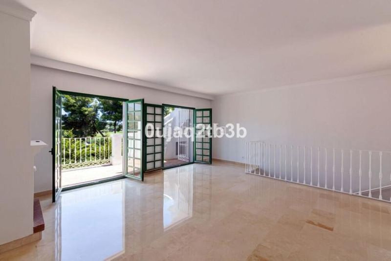 Foto a3aeeab3-1d25-4af2-b8ad-741e8f786395. Casa adosada en Aloha Marbella