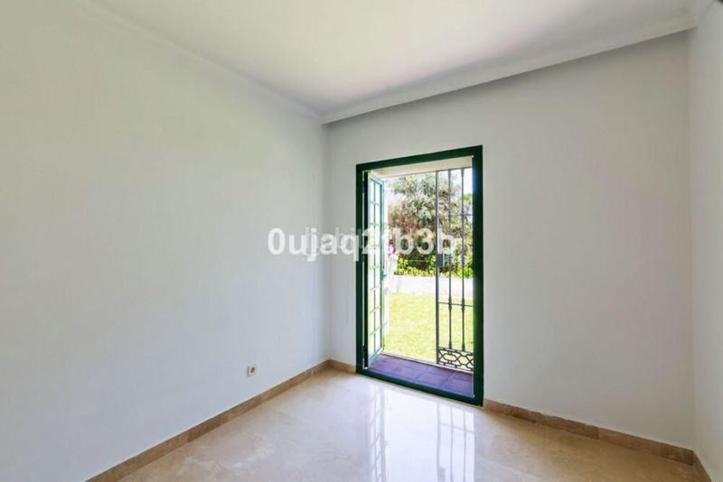 Foto 63a32c31-76b6-40f3-9a02-936218f38630. Casa adossada amb aparcament piscina a Aloha Marbella
