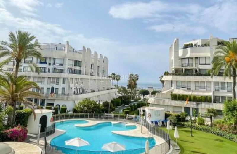 Foto 5ad1b70a-7dfd-420f-bc52-3b1bf6fb2dd3. Lloguer dúplex amb aparcament piscina a Playa de la Fontanilla Marbella