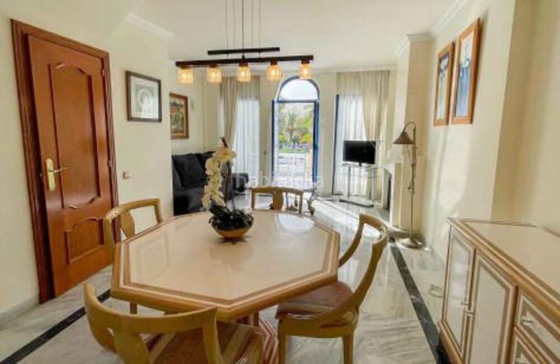 Foto ad300e69-e6bd-47a0-b1da-ff4e3231f52b. Lloguer dúplex amb aparcament piscina a Playa de la Fontanilla Marbella