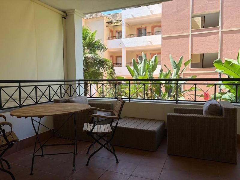 Foto 0f0a8828-8c9b-475a-a196-85671d4457d2. Lloguer planta baixa amb aparcament piscina a Las Brisas Marbella