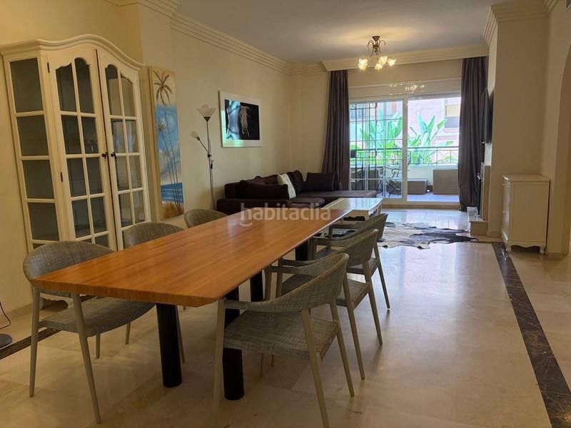 Foto ce7bcb09-4850-41c7-ad49-ab691c90b53a. Lloguer planta baixa amb aparcament piscina a Las Brisas Marbella