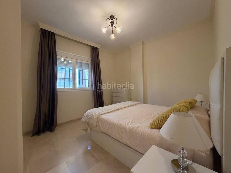 Foto e08436d2-2a55-4226-94f5-eec96186939f. Lloguer planta baixa amb aparcament piscina a Las Brisas Marbella