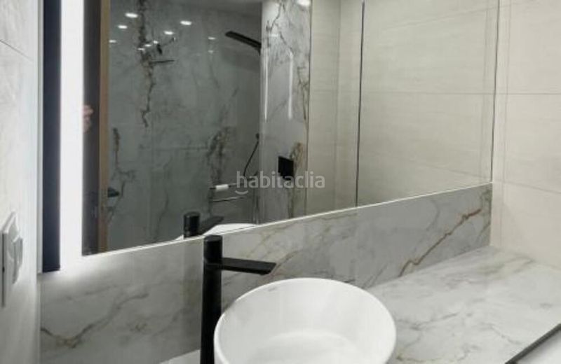 Foto b2665ced-b1b9-4669-a431-94e3ad2bff93. Apartament amb aparcament piscina a El Velerín Estepona