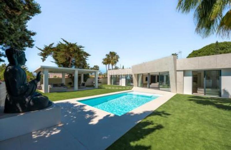 Foto 07d439b4-ec49-4cd0-b1a7-b907e11643d8. Casa amb aparcament piscina a Marbesa Marbella