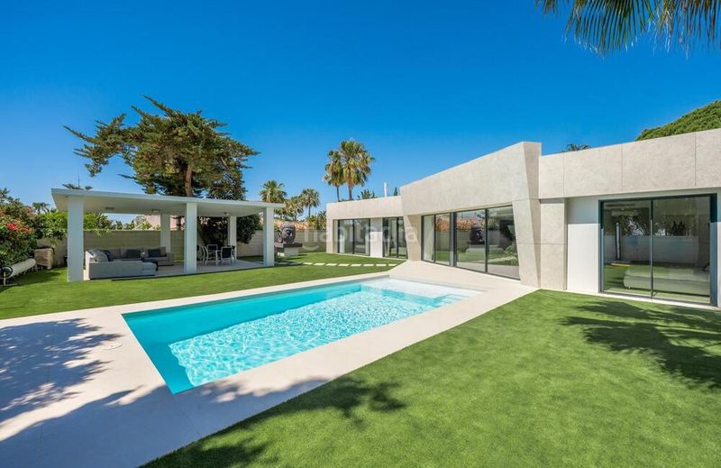 Foto 3e40bd35-381d-4746-9544-666be9ac9dd0. Casa amb aparcament piscina a Marbesa Marbella