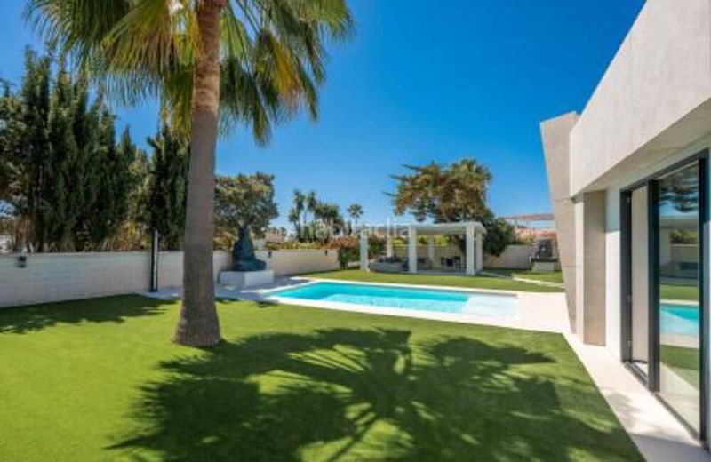 Foto 4dcddf85-31a2-42d9-ae44-ed6312c3b1b3. Casa amb aparcament piscina a Marbesa Marbella