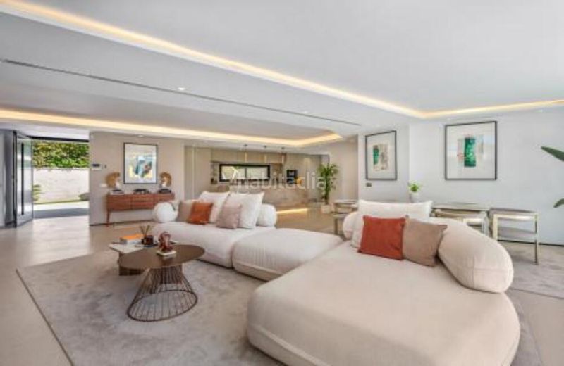 Foto 9cad49b2-31b5-478c-9cd9-300aee2b2402. Casa amb aparcament piscina a Marbesa Marbella