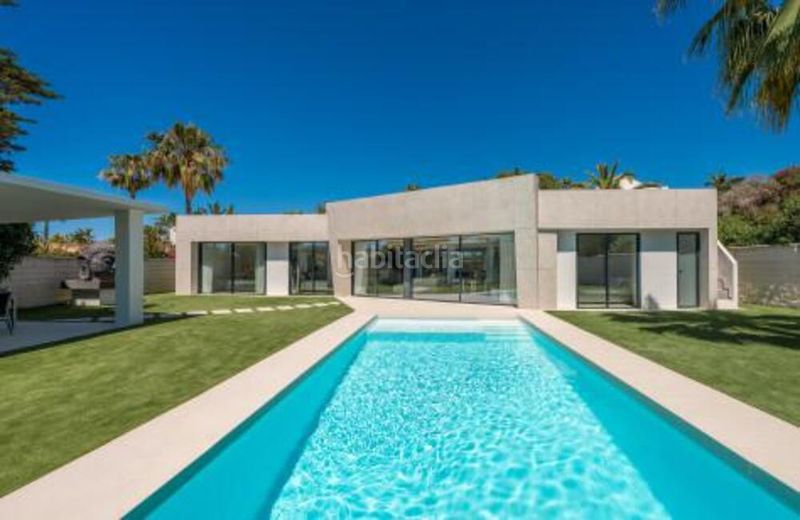 Foto c512cc2f-7db8-451a-874e-297239680ab6. Casa amb aparcament piscina a Marbesa Marbella