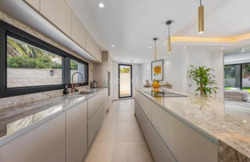 Foto cfe4686f-925c-43a5-baf4-88339548c1a7. Casa amb aparcament piscina a Marbesa Marbella