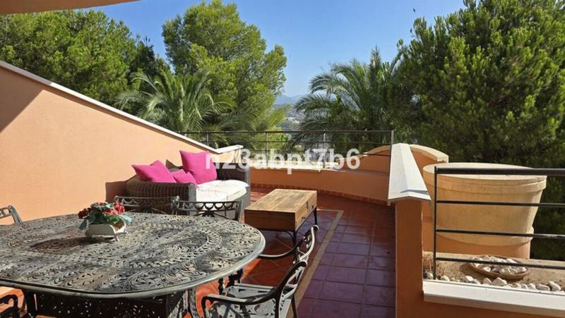 Foto 128a4df8-9eca-47b7-acae-918a1207dd61. Lloguer apartament amb aparcament piscina a Los Naranjos Marbella