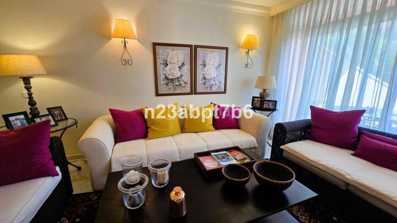 Foto 2a1df517-24b2-422c-8e0a-fbe6eb143a5a. Lloguer apartament amb aparcament piscina a Los Naranjos Marbella