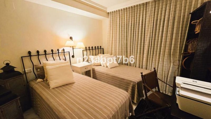 Foto 5c581584-ea80-41d2-b20b-40f6364ee160. Lloguer apartament amb aparcament piscina a Los Naranjos Marbella