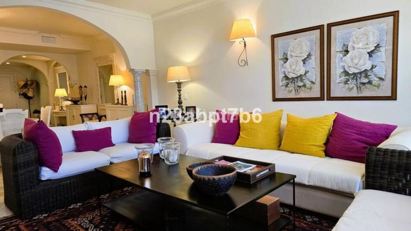 Foto 77fb3b12-68af-48b2-b16b-1ae48aada3e2. Lloguer apartament amb aparcament piscina a Los Naranjos Marbella